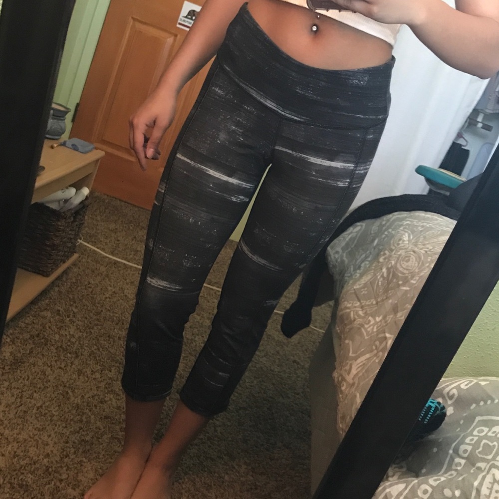 MIDRISE GRAY AND BLACK WORKOUT LEGGINGS